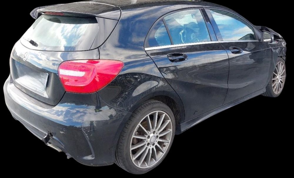 MERCEDES A180 2014 122cv 1.6 facil reparação (salvado)