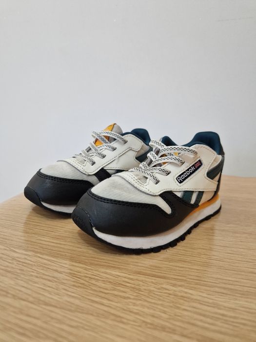 Ténis Reebok - tamanho 26