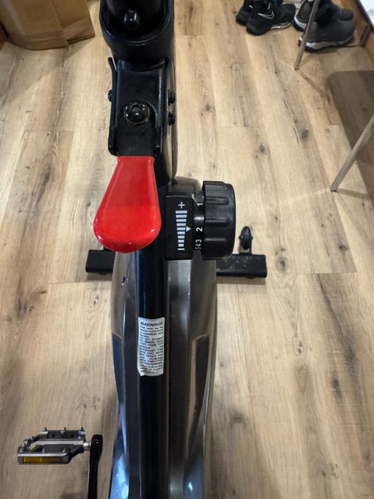 Bicicleta  semi nova com pedal adaptado