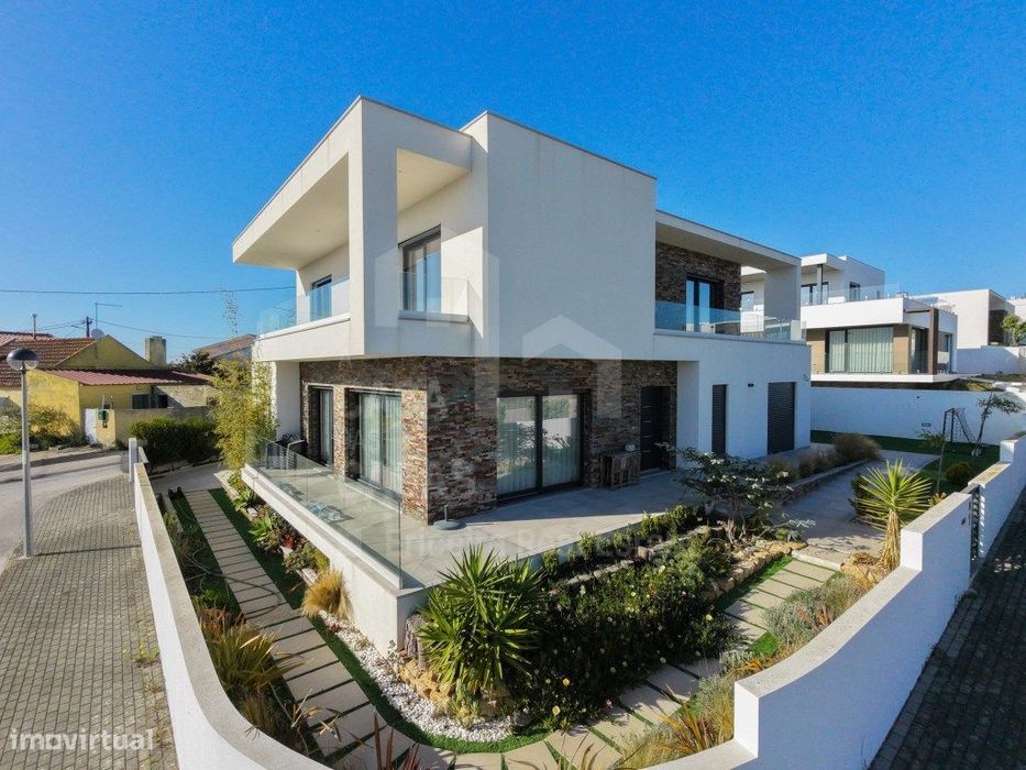 Vende Moradia T4 - Ericeira 15 km, A Casa das Casas