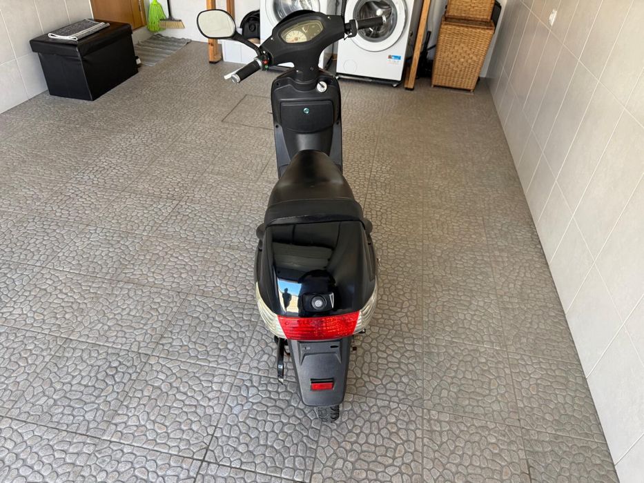 Scooter Elétrica Nexon de 48V (Estilo Citadina / Sem Carta) – Excelente Estado
