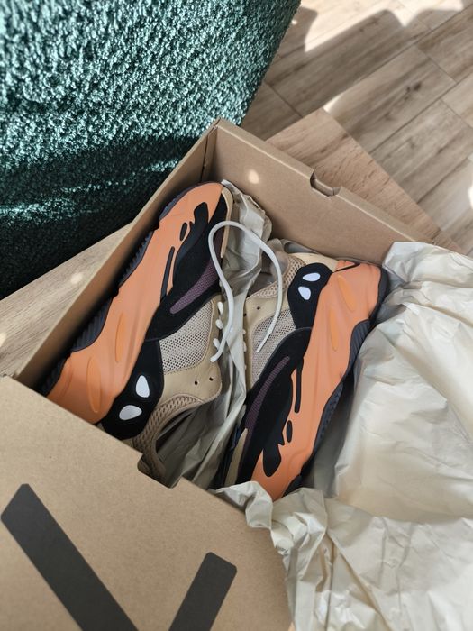 Yeezy 700 Enflame Amber 43 1/3