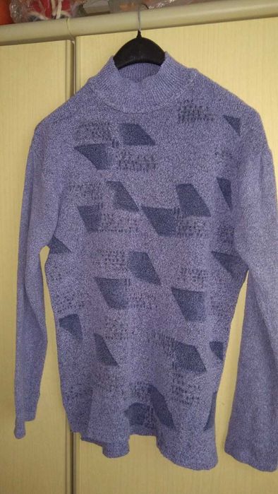 Свитер 50-52 р., состояние идеальное.