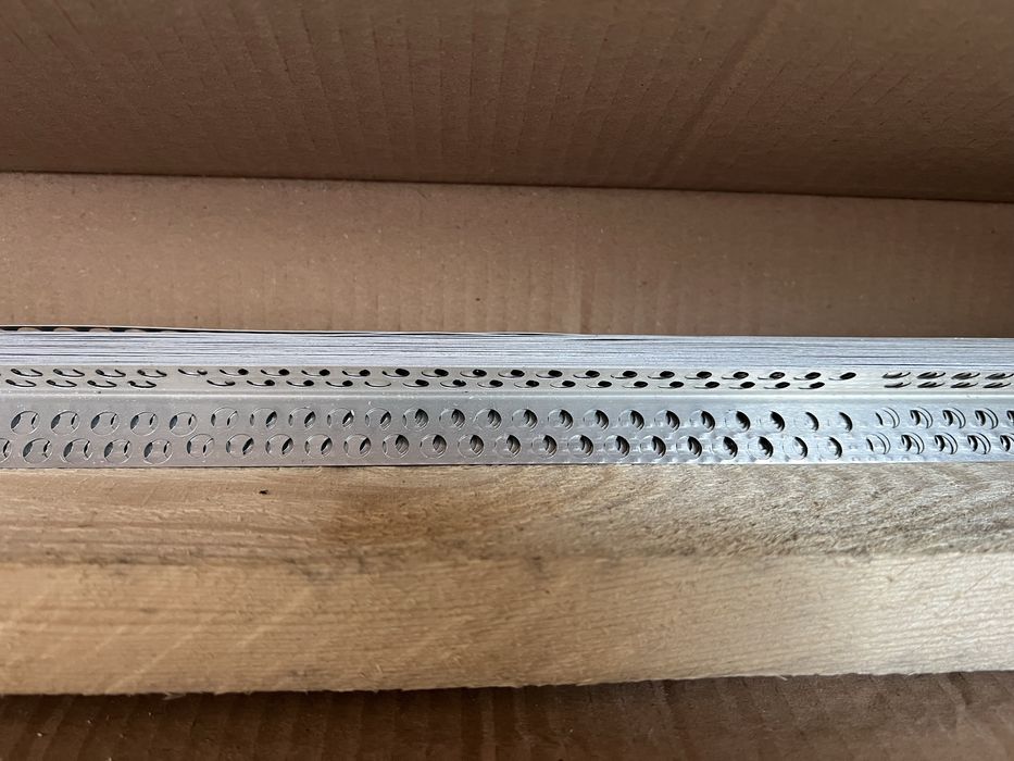 Narożnik wewnętrzny do płyt GK 2,5m 18x18 mm