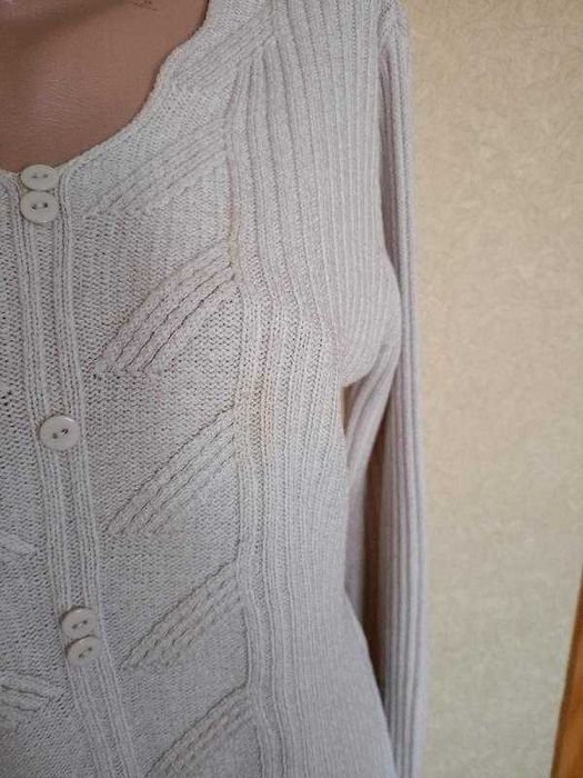 Светр бежевий, тепла кофта з гудзиками