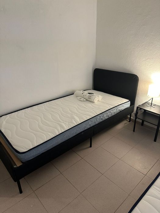 Quarto partilhado em sete rios.