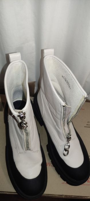 Стильні чоботи в дуже хорошому сані