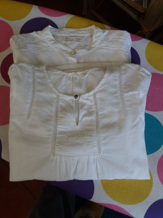 Túnicas brancas bordadas