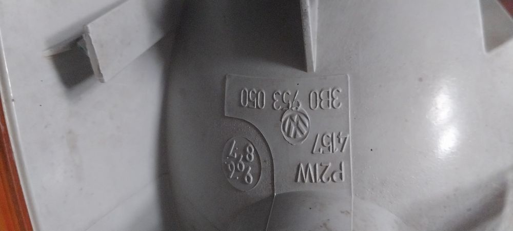 Поворотник правий B 5 Passat