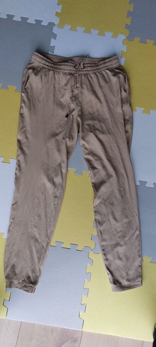 Spodnie szarawary beżowe Stradivarius S