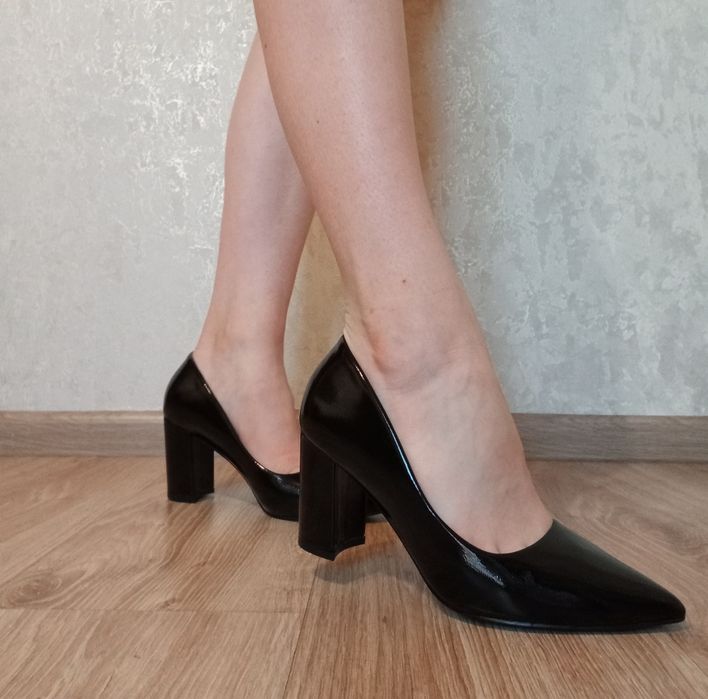 Продам жіноче взуття