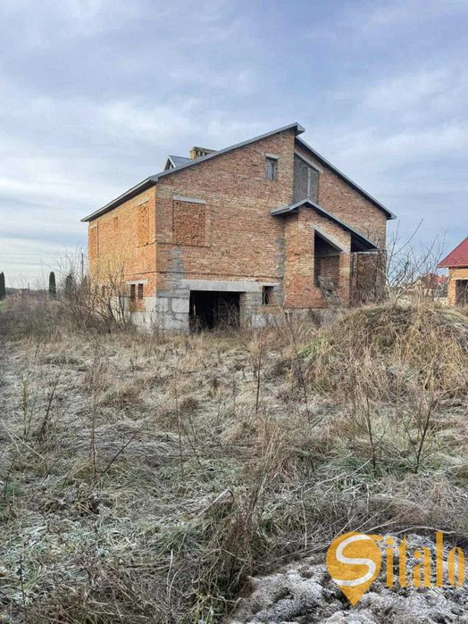 Продається будинок та земельна ділянка 10 сот., м. Раехів