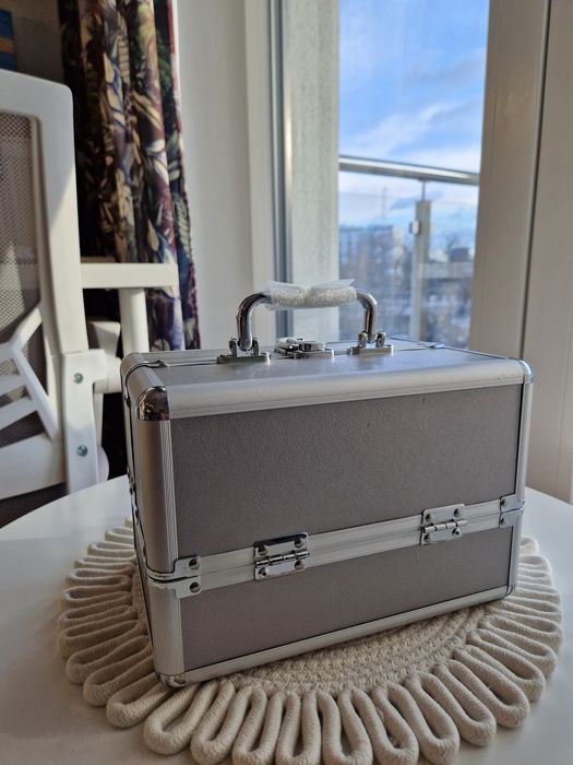 Kuferek walizka makijażowa na kosmetyki