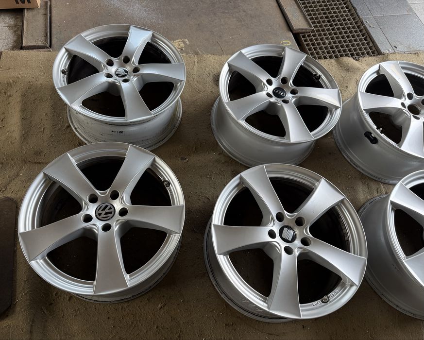 Felgi aluminiowe Dezent ET 30 8jx18” 5x112 Audi Skoda Seat VW