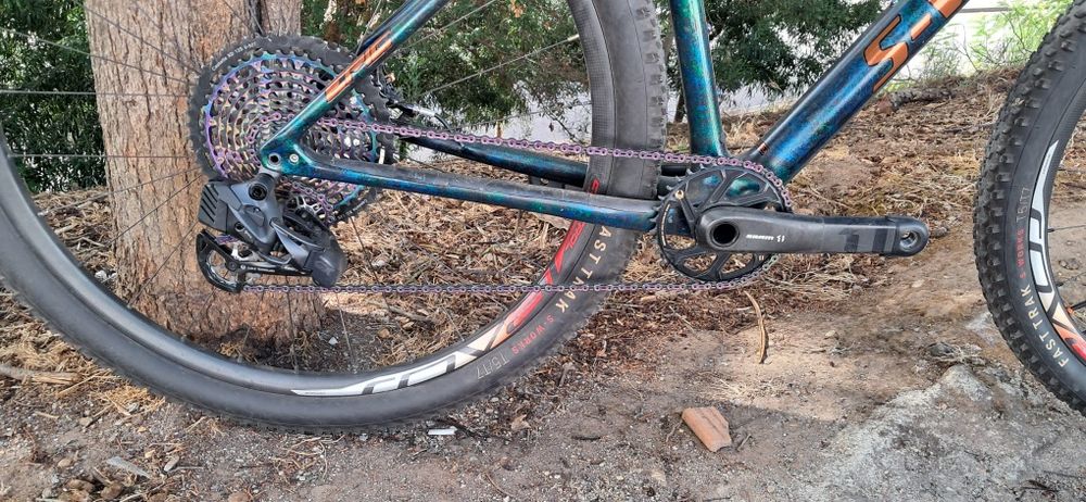 Btt super equipada com axs rodas e carbono e sid