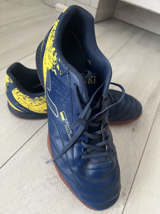 Чоловічі кросівки