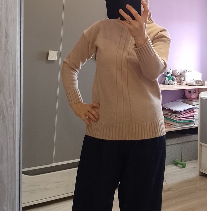 Beżowy sweter półgolf S/M prosty krój