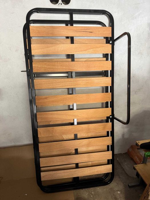 Cama de Beliche em Metal Preto com Ripas de Madeira - 2 pessoas
