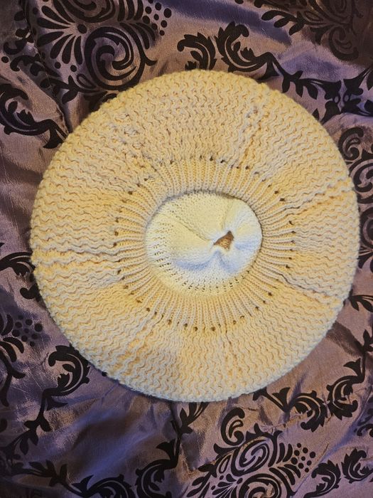 Beret kremowy damski