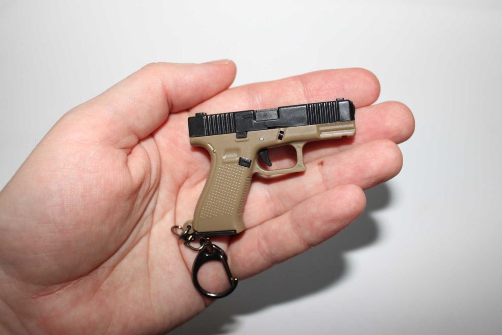 Стильний брелок пістолет Глок G45