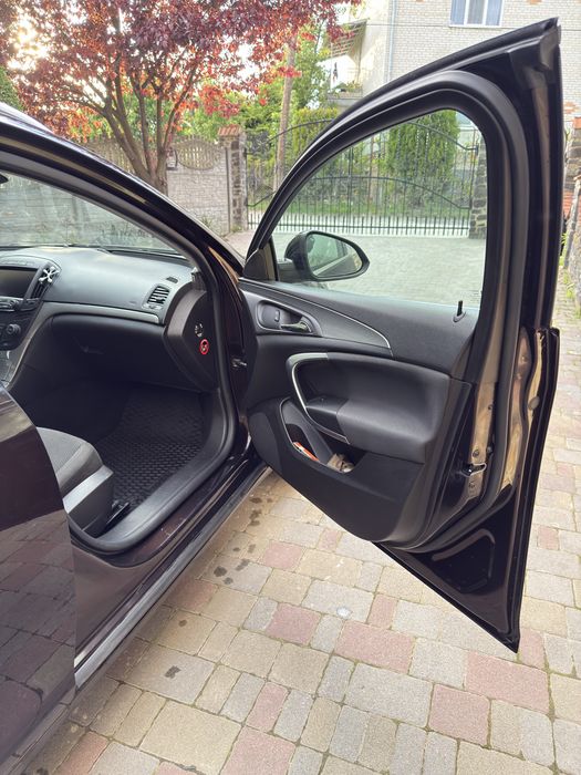 Автомобіль Opel insignia