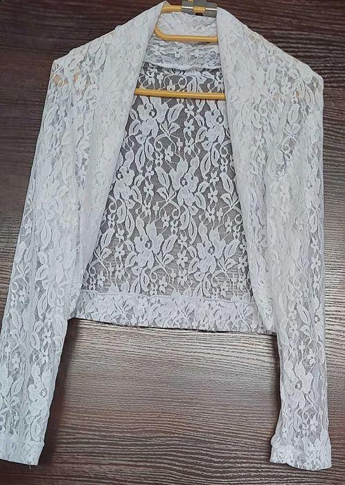 9 eleganckich, twarzowych, różnokolorowych bolerek (narzutek, wdzianek)