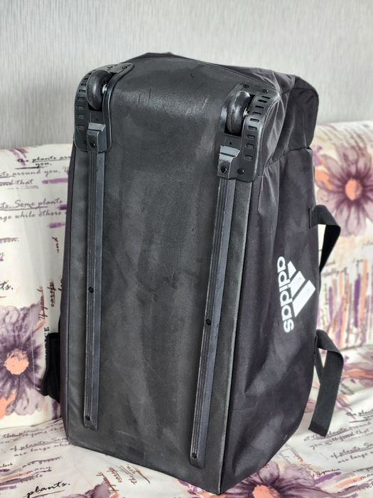 Продам велику сумку на колесах