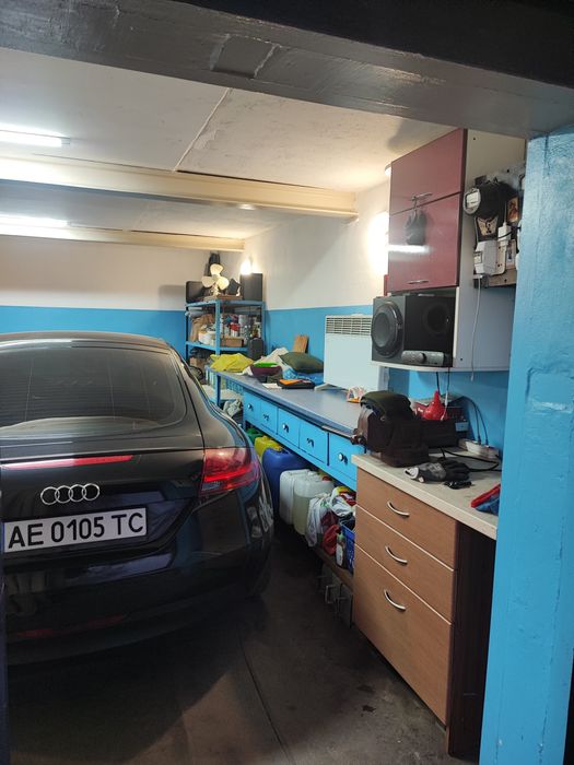 Продам большой хороший гараж на ПХЗ за 6 школой после капитального рем