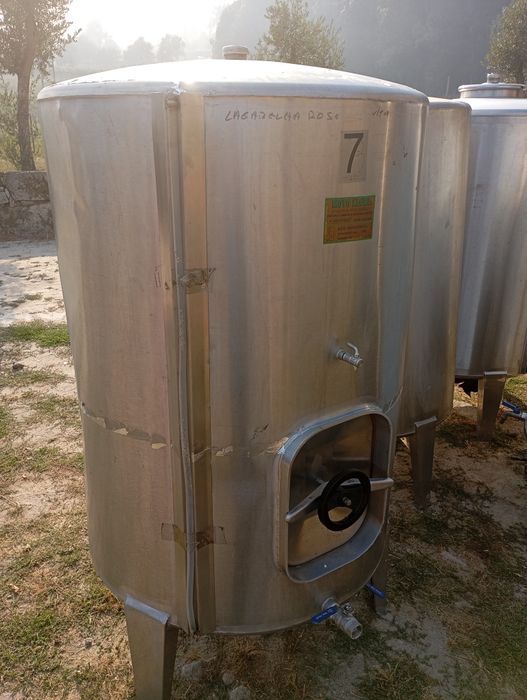Cubas para vinho  de 1000, 750, 650 litros