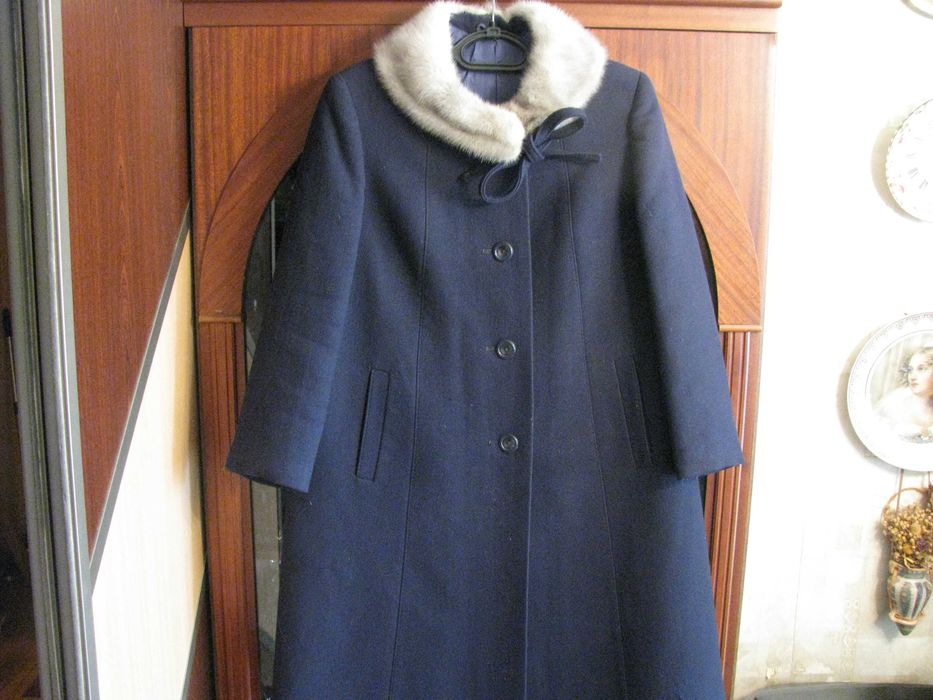Пальто зимнее - дамское - размер 50 - 52 - натуральная норка.