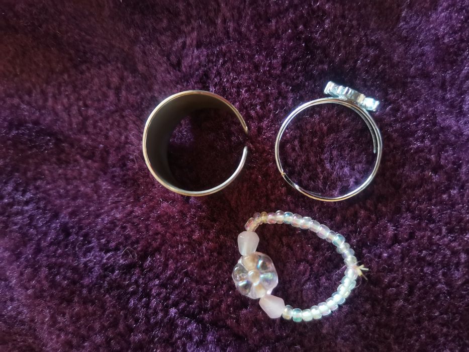 Anéis de mulher, caveira