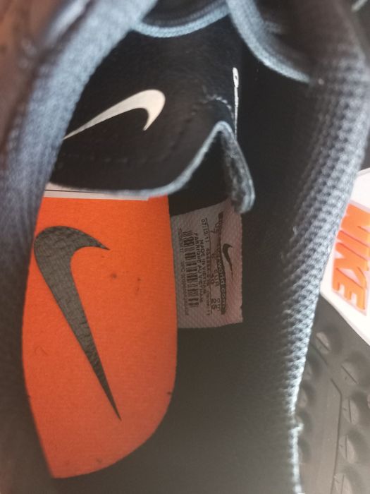 сороконіжки кросівки Nike 35,5 / 24, 5см