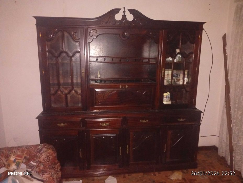 Móveis antigos bem estimados