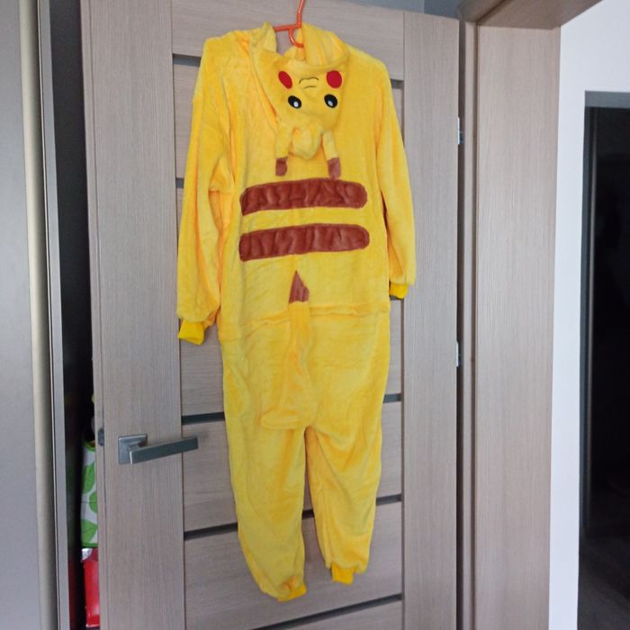 Strój karnawałowy piżama Pikachu r.134/140