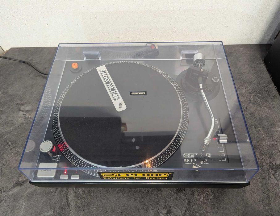 Програвач платівок Reloop RP-1000 MK3.