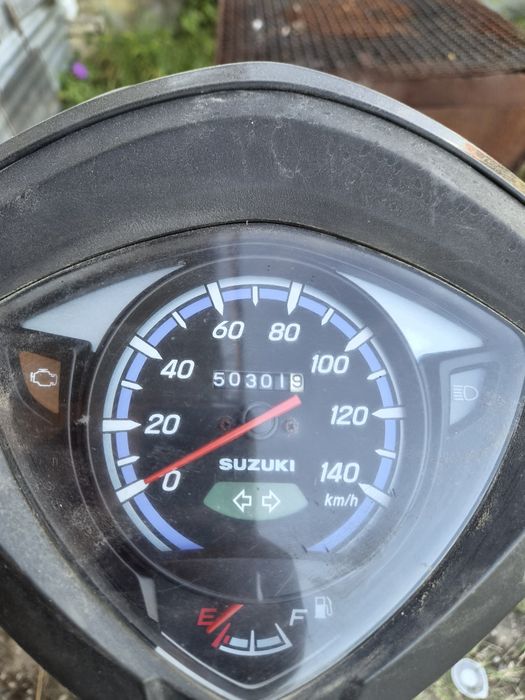 Vendo mota Suzuki