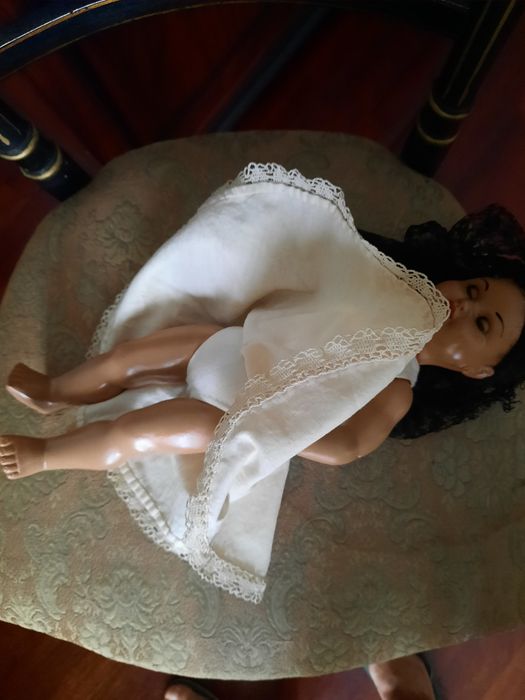 Boneca sevilhana antiga em celuloide.