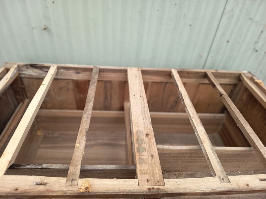 Cómoda antiga em madeira