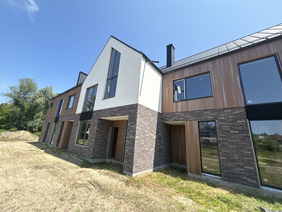 Просторий і стильний будинок у сучасному котеджному містечку