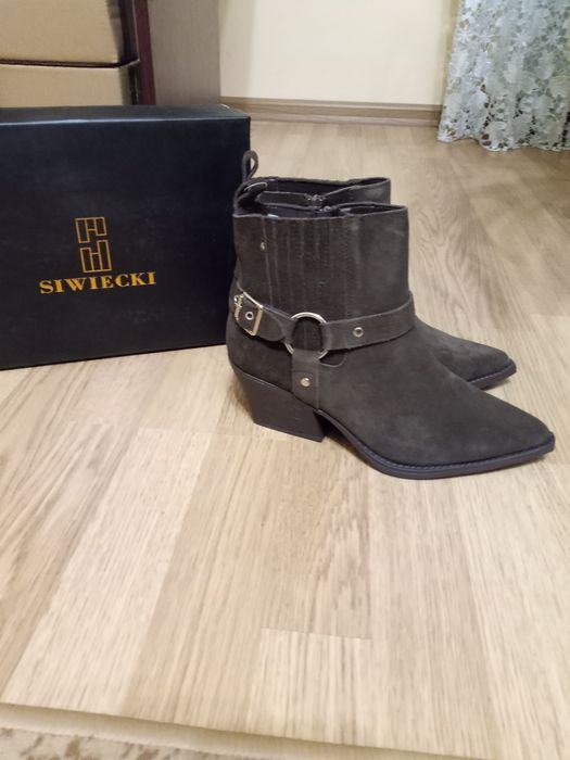 Жіночі черевики козачки Siwiecki