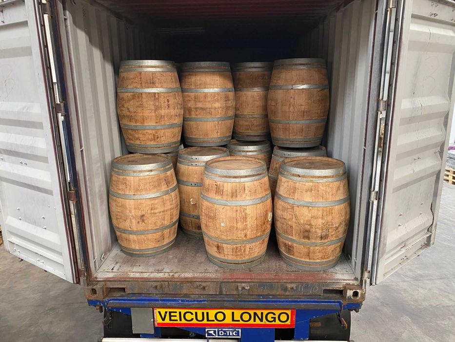 Madeira Wine Casks/Barris de Vinho Madeira/Pipos de vinho Madeira