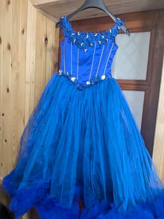 Продам або обміняю дитячі бальні сукні бу в гарному стані