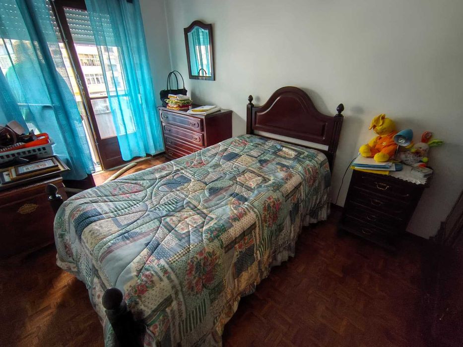 Cama de solteiro em madiera + colchão