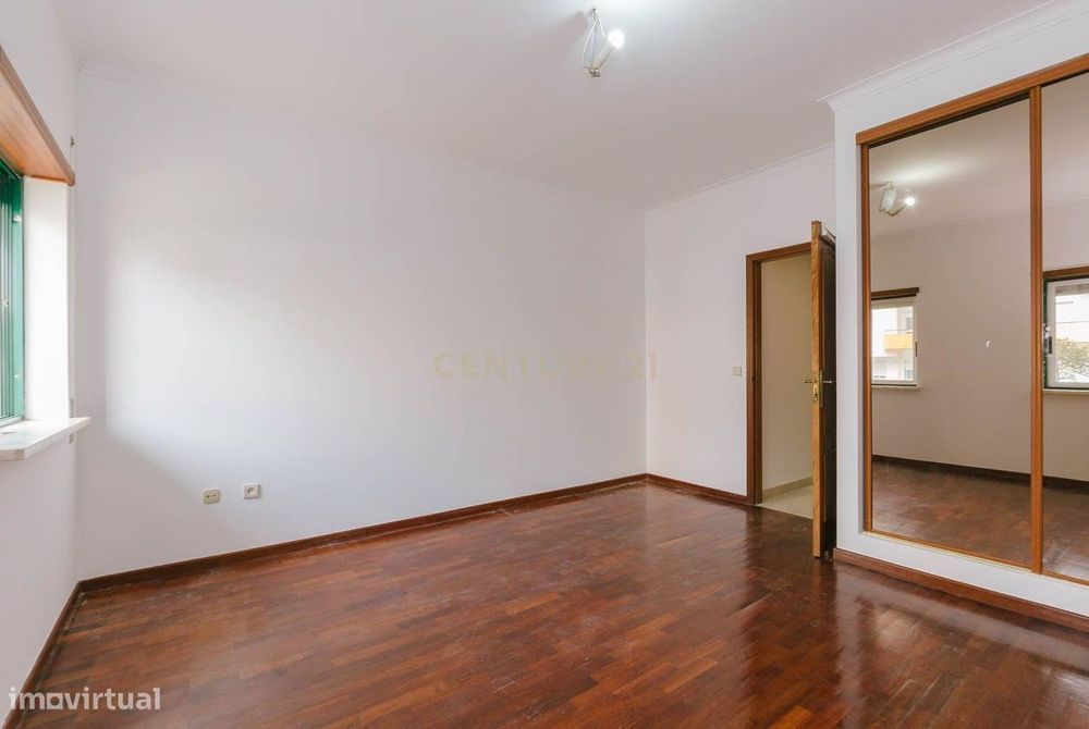 Apartamento T2 no Samouco com terraço