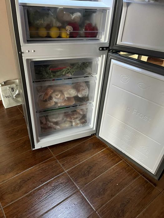 Lodówka Samsung model RB36T602FB1