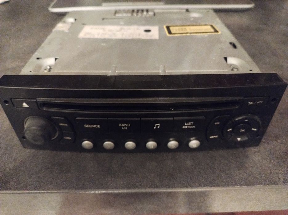 Radioodtwarzacz samochodowy RD4 N2 z Peugeota