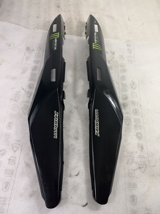 Kawasaki GTR 1400 Zadupek Ogon Bok boczek prawy lewy Komplet