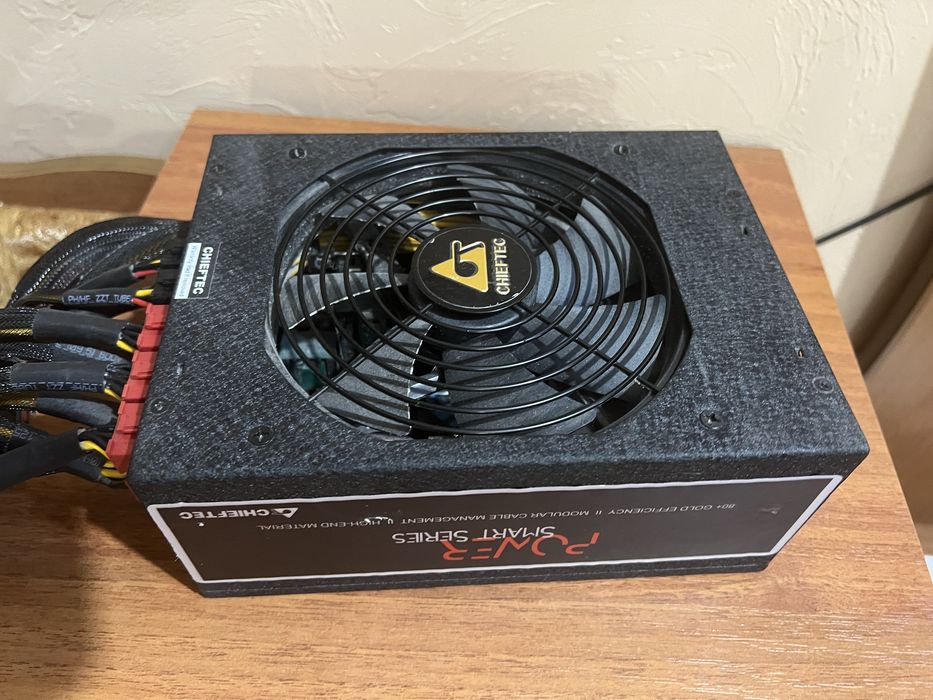 Chieftec GPS-1250C. Блок живлення