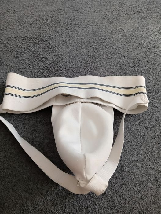 Ochraniacz suspensor na krocze XS S karate kick boxing mma