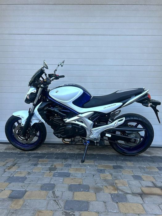 Suzuki Gladius 400, 2011pik, з Японії